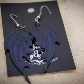 Flügelohrring Ohrhaken Ohrring Drachenflügel lila- schwarz