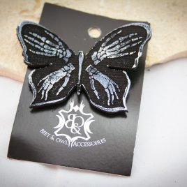Haarspange Schmetterling Schmetterhand Skeletthand Haarschmuck links schwarz weiß