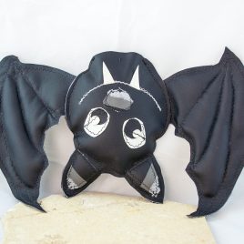 Kummerknabberer dein Seelsorger Fledermaus Kuscheltier Geheimfach Hugo