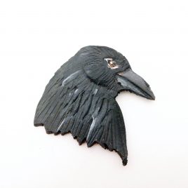 Brosche großer Rabenkopf punziert Krähe Vogel Anstecknadel Raven Crow
