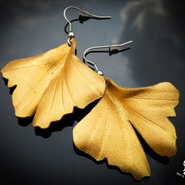 Ginkgoohrring Ohrhaken Ginkgo Blatt goldfarben