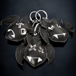 Schlüsselanhänger Fledermaus Unikat Kunstleder vegan Bat Keychain schwarz 3 Varianten