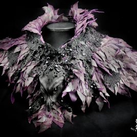 Kragen Halskragen Halskorsett Federkragen Echtleder Drachen Dragon Drachenkragen lila violett aubergine