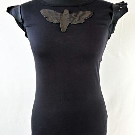 Damenshirt schwarz Motte Applikation Leder Moth