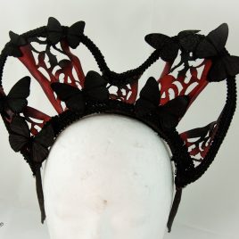 Kopfputz Headdress Haube dunkle Königin rot schwarz Schmetterlinge