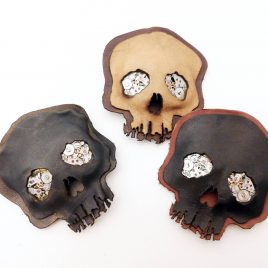 Brosche Anstecknadel Steampunk Skull Schädel Uhrwerke Leder 3 Varianten