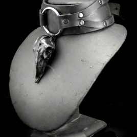 Birdskull Necklace Halsband breites Lederband mit Ring und Lederschädel Nr. 2
