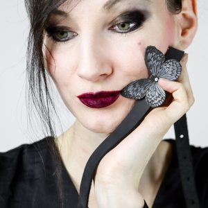 JJDreams Gothic Choker Halsband - Schmetterling Design Schwarz | Leder Look | Verstellbar 29-39cm